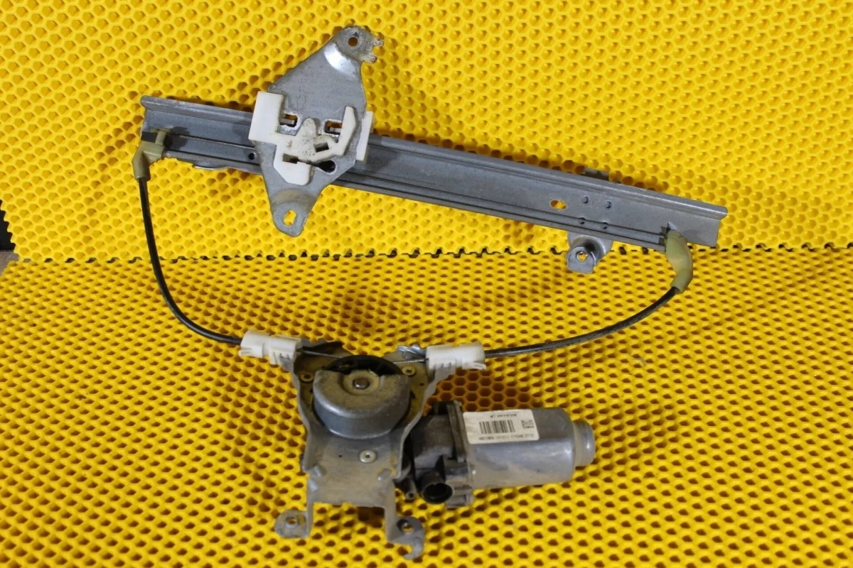 Стеклоподъемник Nissan Qashqai 82700JD400 J10E, задний правый