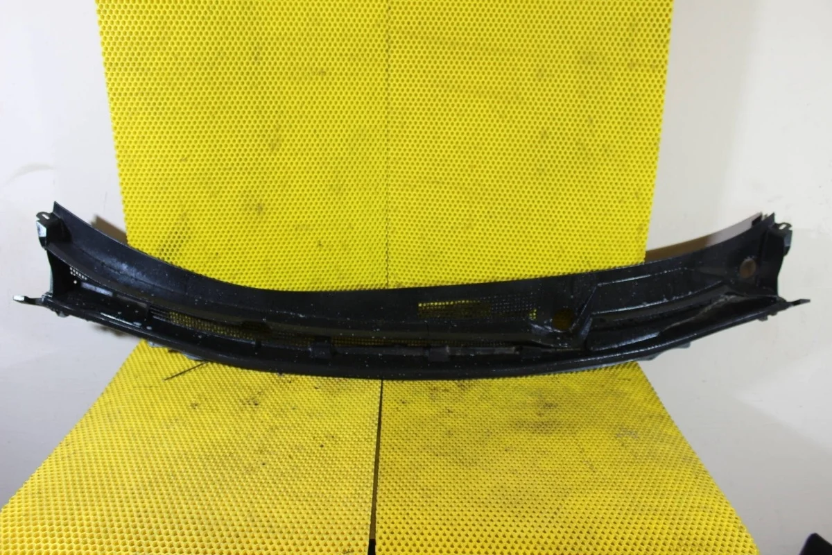 Водосток лобового стекла Nissan Teana 2011-2013 66862JN00A J32