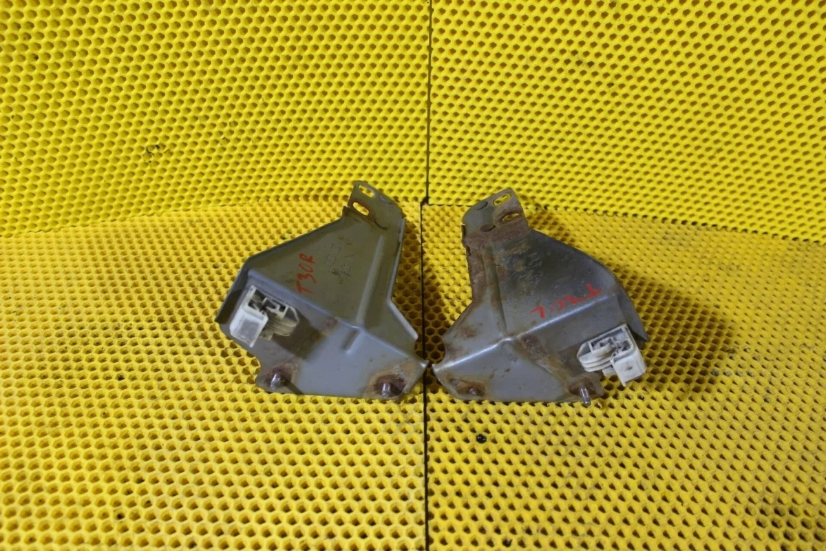 Кронштейн ретайнера фары Nissan Xtrail 622178H300 T30