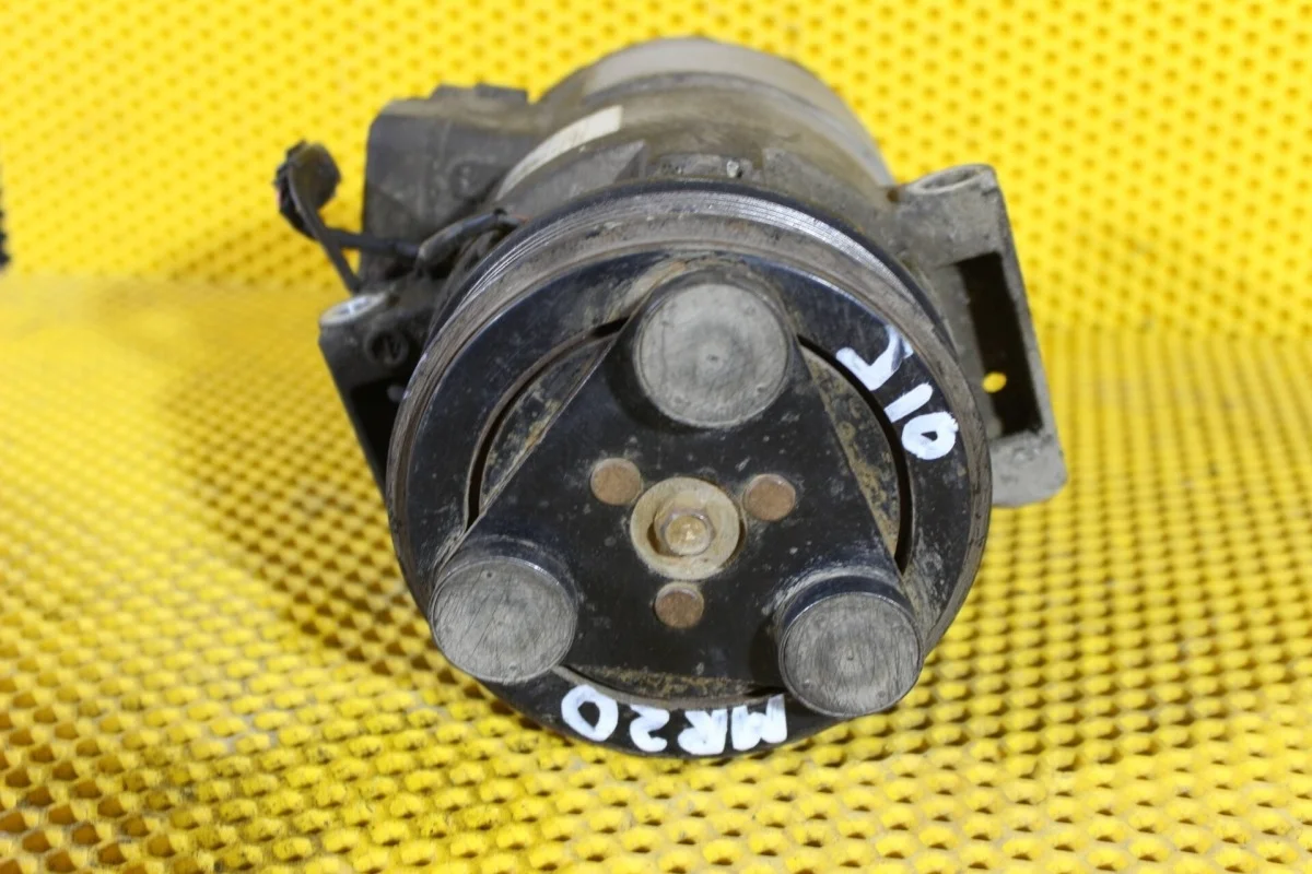 Компрессор кондиционера Nissan Qashqai 92600BR21A J10 MR20
