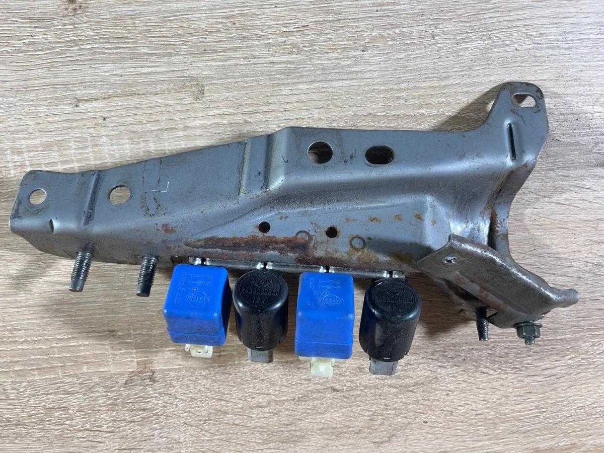 Реле с кронштейном Nissan Patrol 2523079981