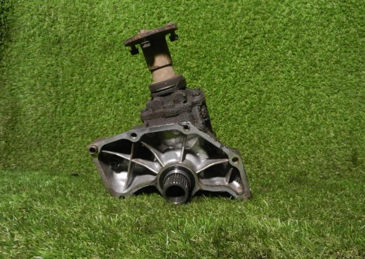 Раздатка Nissan Murano 2005 33101CA000