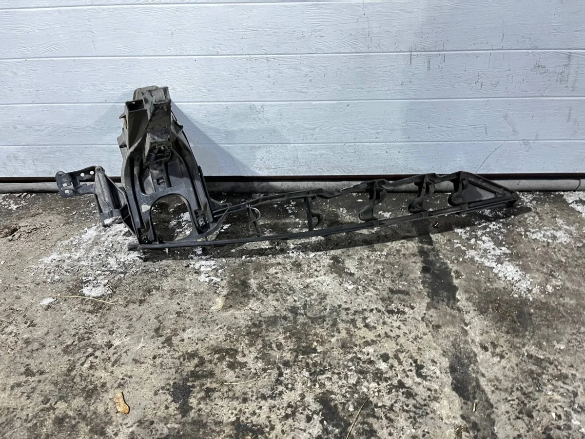 Кронштейн крыла BMW X6 2010 51657157989 E71 N57S, передний правый