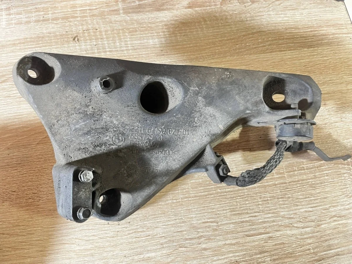 Кронштейн подушки ДВС BMW X6 2010 22116790021 E71 N57S, левый