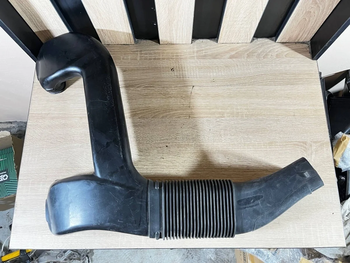 Патрубок воздушный Bmw X6 2010 13717812058 E71 N57S