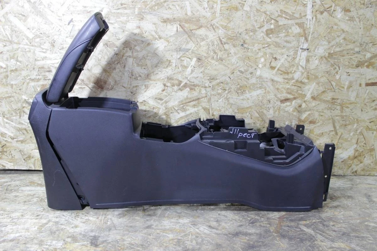 Подлокотник центральный Nissan Qashqai 2019 969104CM0A J11 MR20DE, передний