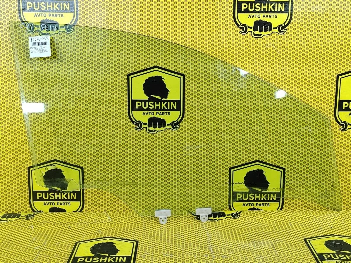 Стекло двери Nissan Tiida 2008 80300EL000 C11 HR16DE, переднее правое