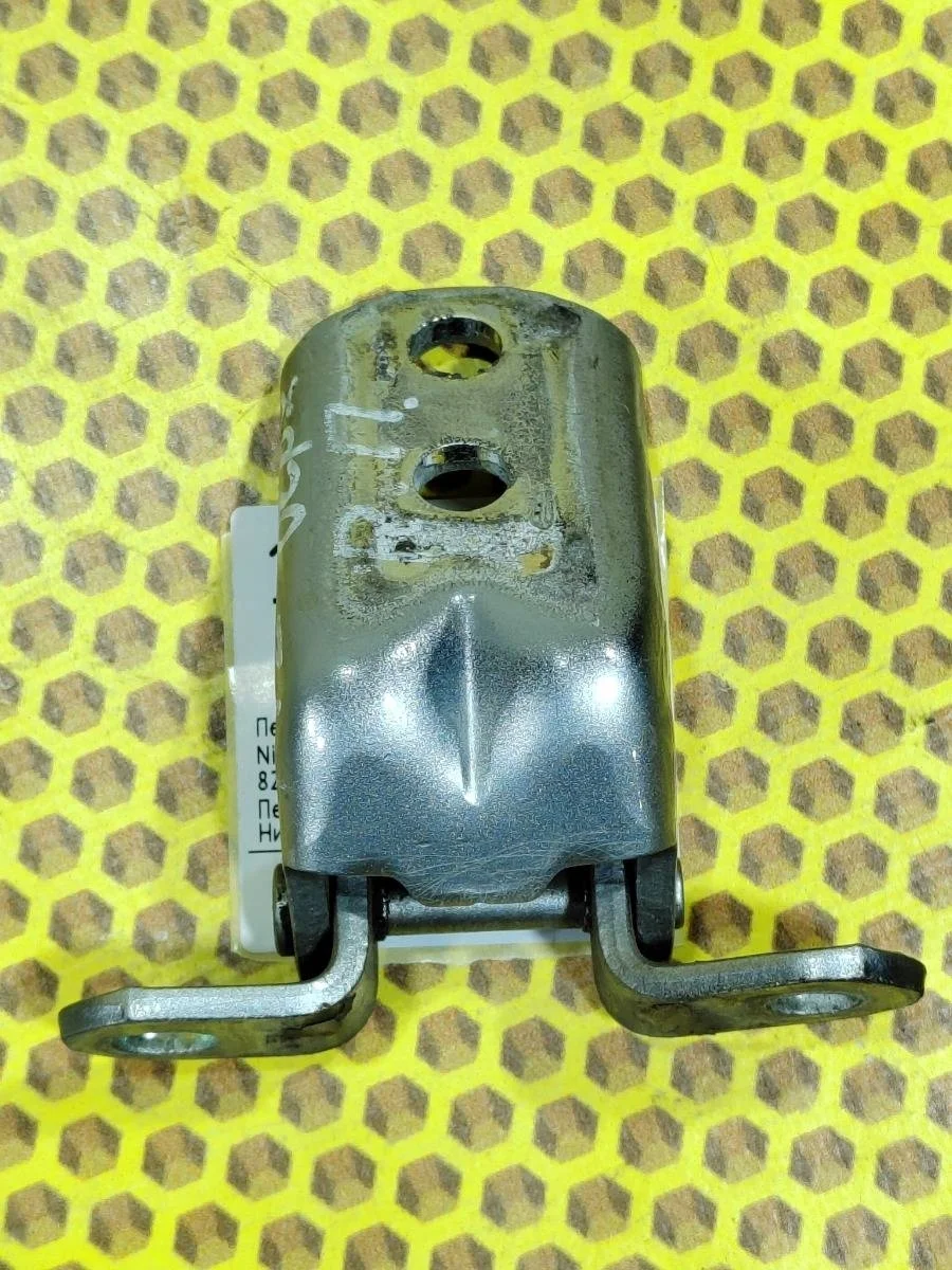 Петля двери Nissan Primera 2001—2008 824202F030 P12 QR20DE, передняя правая