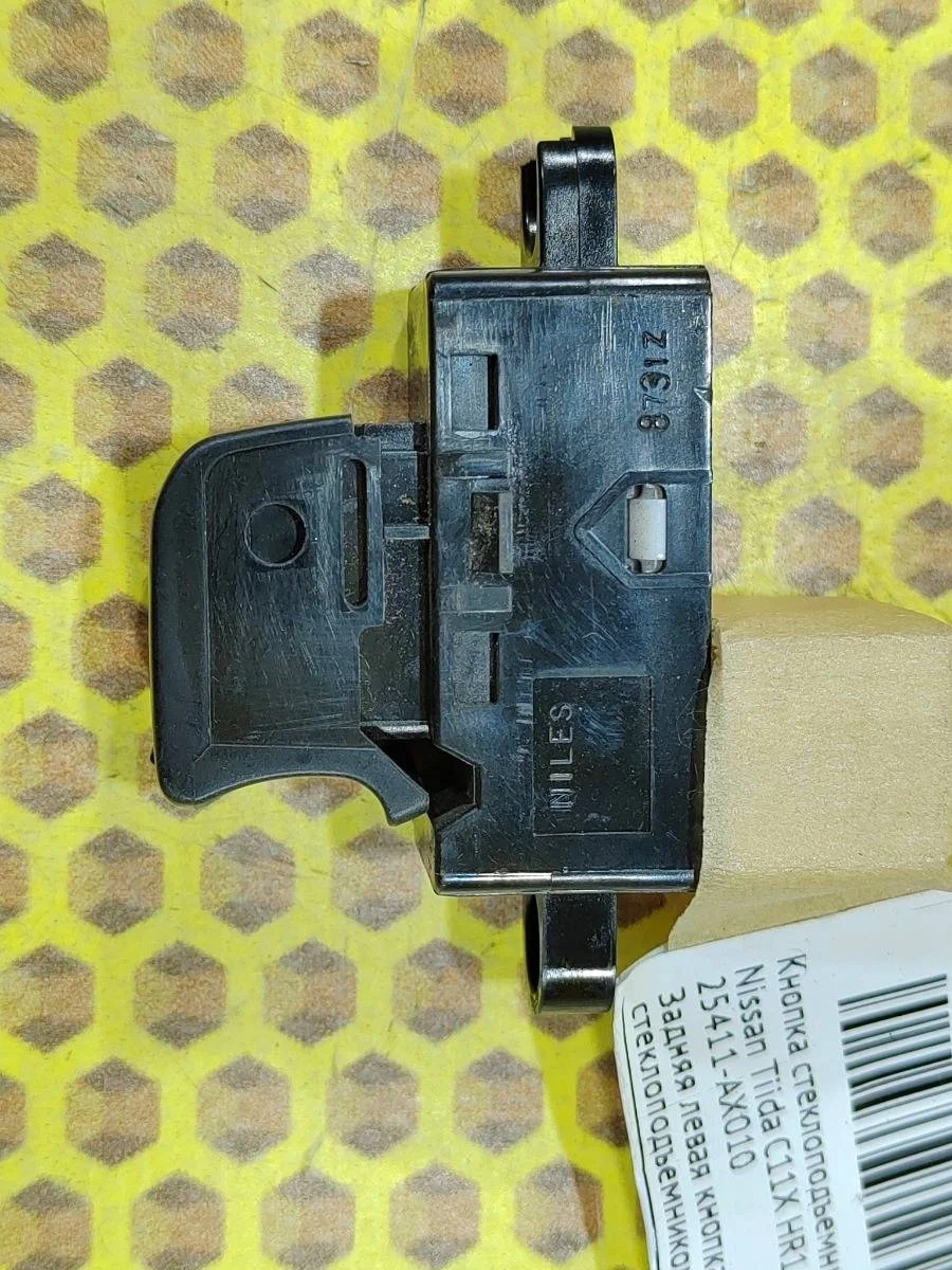 Кнопка стеклоподъемника Nissan Tiida 25411AX010 C11 HR16DE, задняя левая