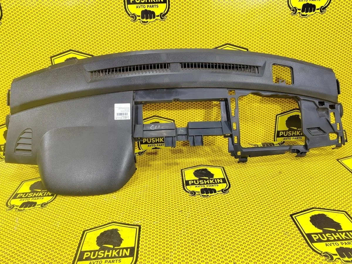 Накладка торпедо Nissan Tiida 68101EM02A C11 HR16DE, передняя