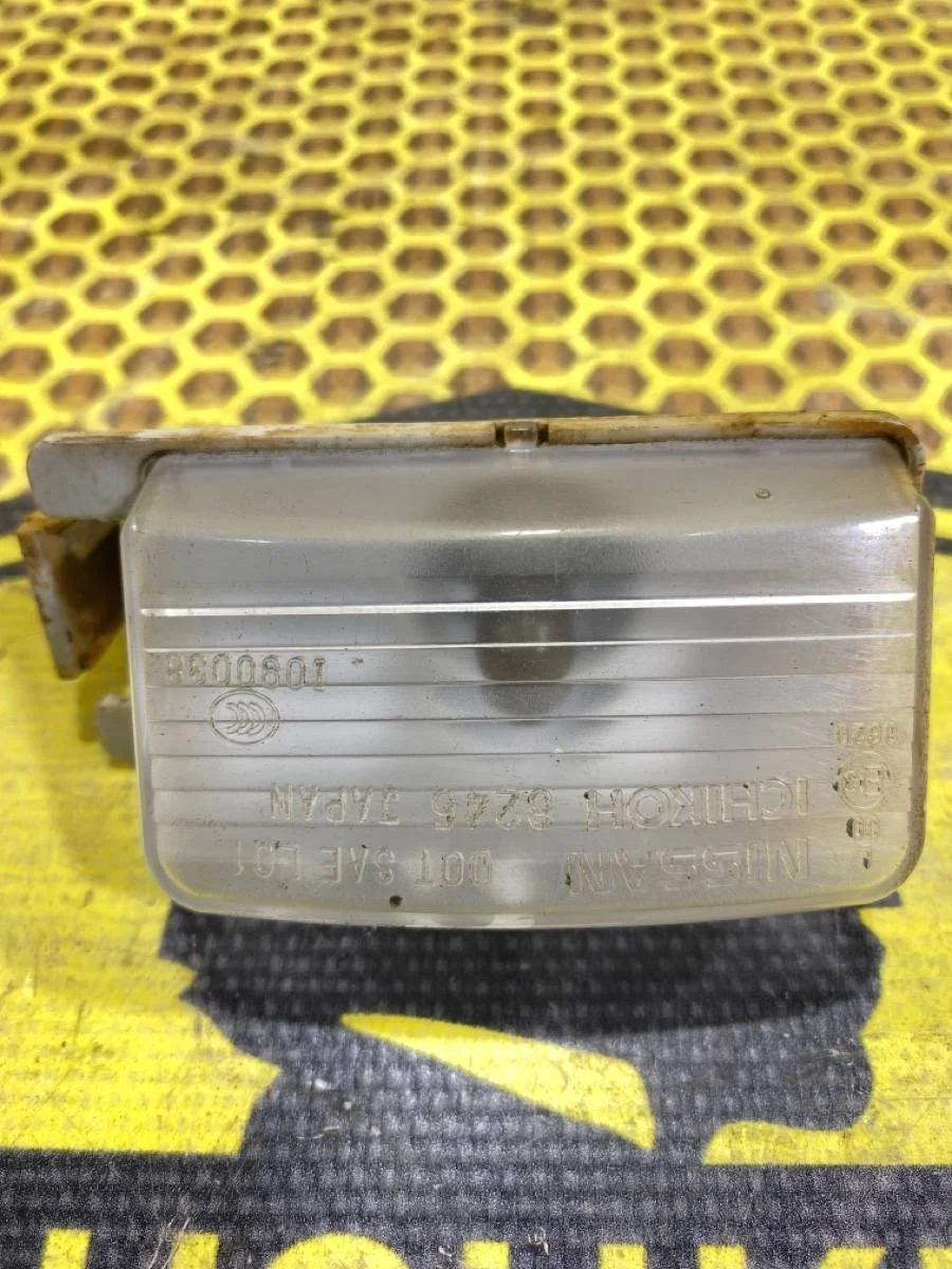 Подсветка номера Nissan Tiida 26510CD00A C11 HR16DE, задняя правая