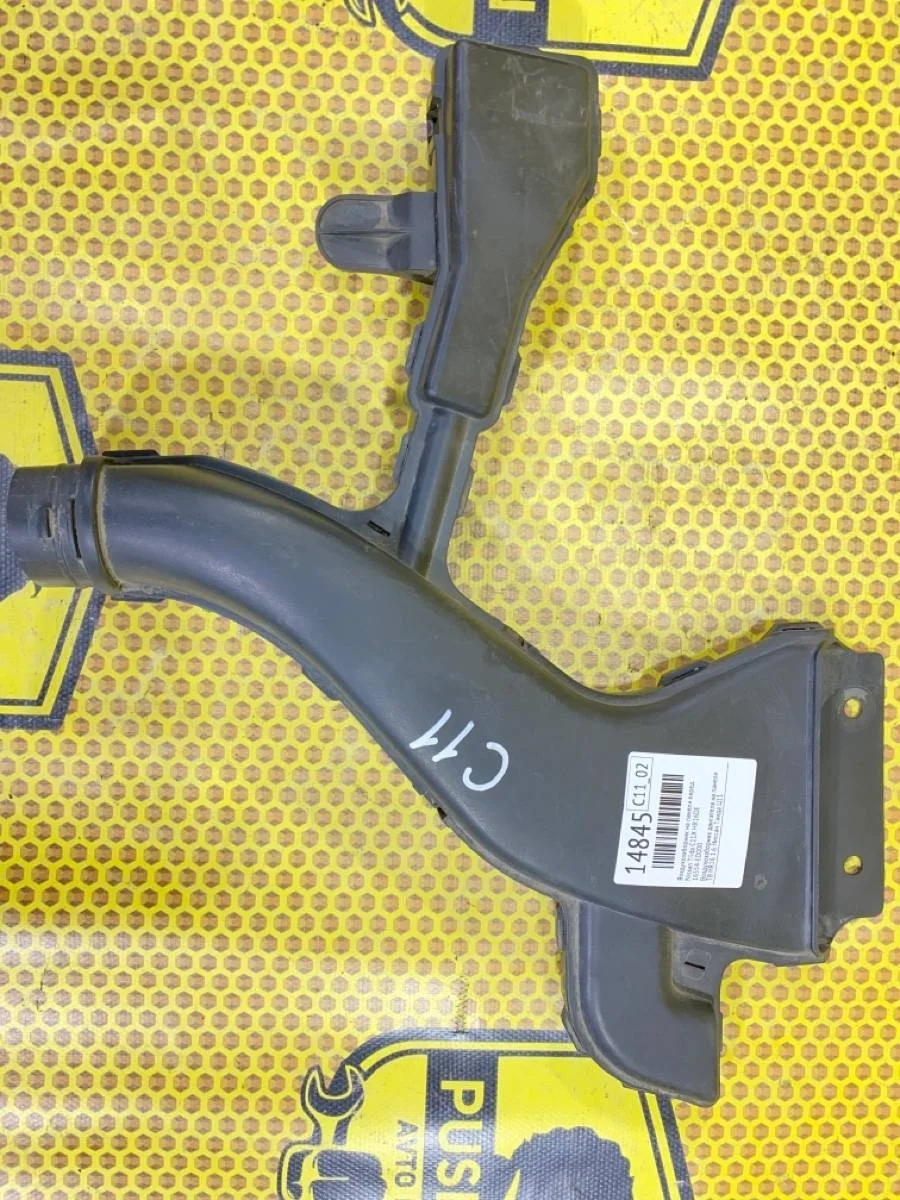 Воздухозаборник на панели Nissan Tiida 16554ED000 C11 HR16DE, передний