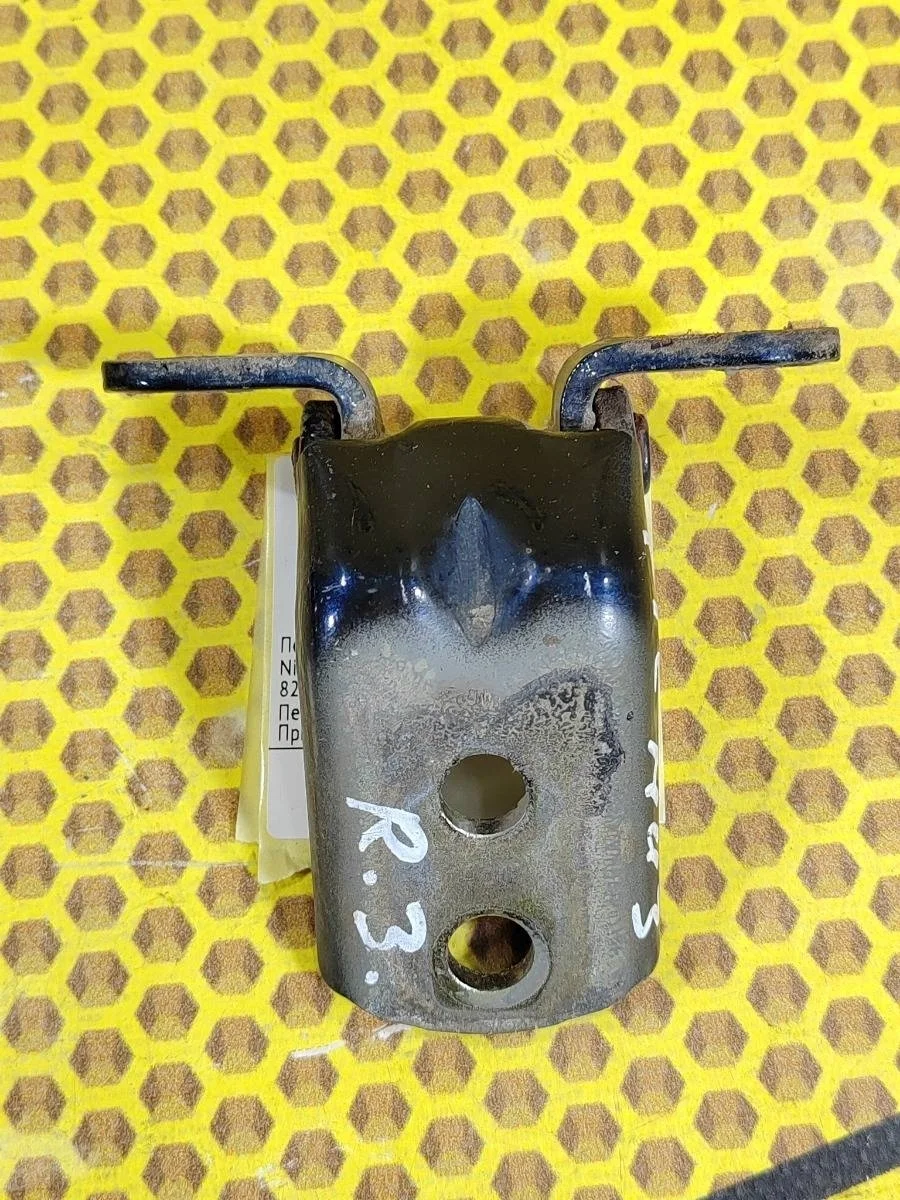 Петля двери Nissan Primera 2001—2004 824202F030 P12 QG18DE, задняя правая