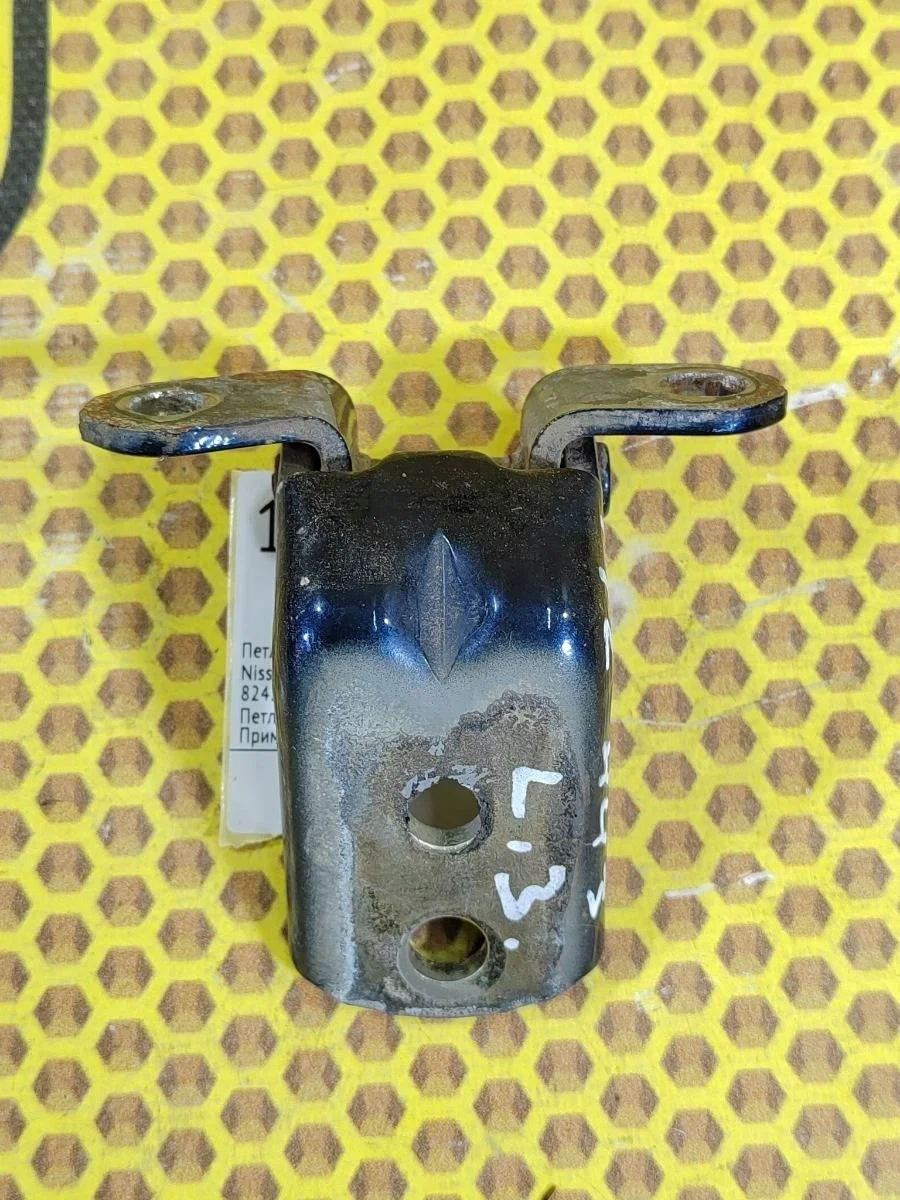 Петля двери Nissan Primera 2001—2004 824202F030 P12 QG18DE, задняя левая