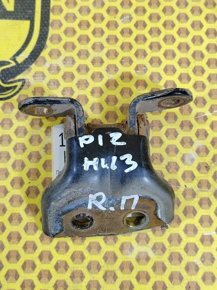 Петля двери Nissan Primera 2001—2004 824202F030 P12 QG18DE, передняя правая