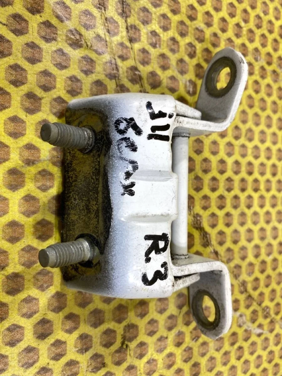 Петля двери Nissan Qashqai 2014 824214EA0A J11 MR20DD