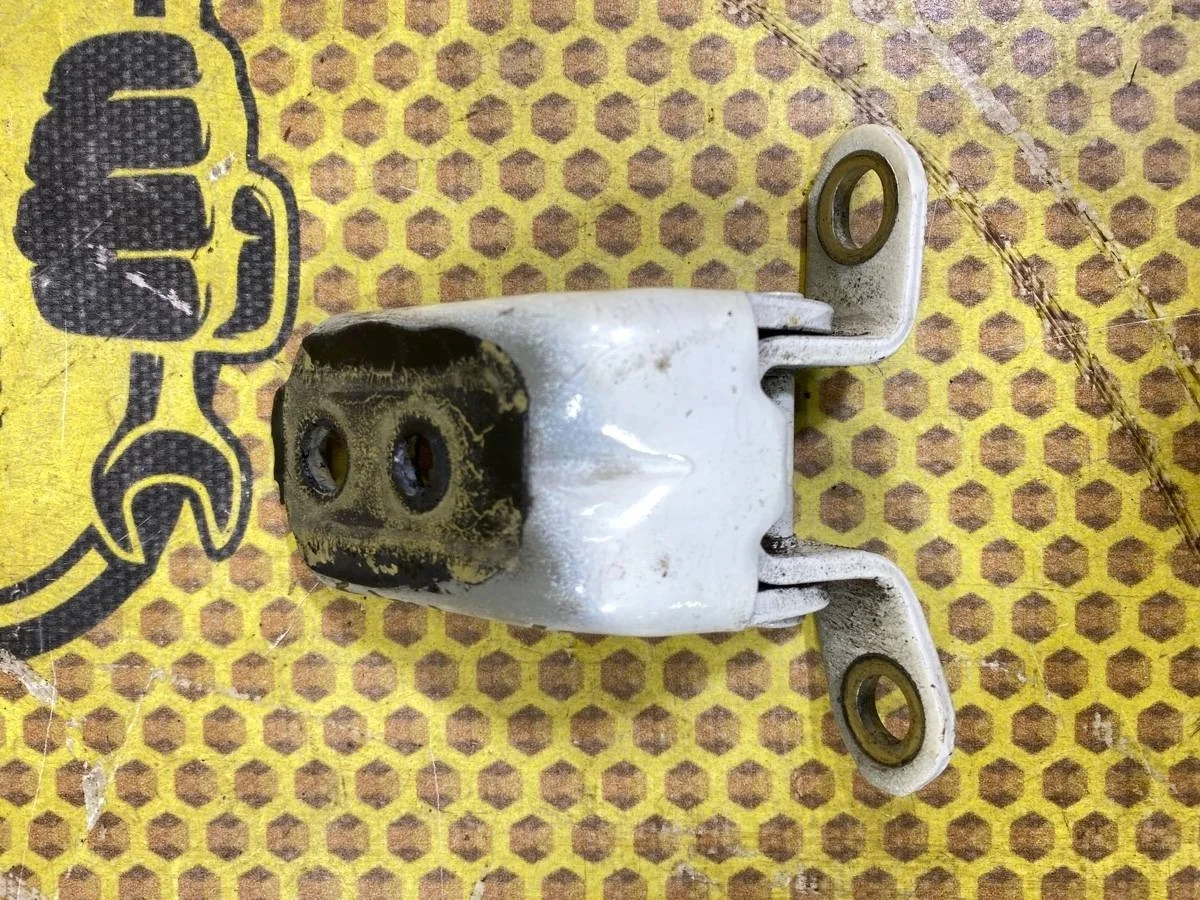 Петля двери Nissan Qashqai 2014 824214EA0A J11 MR20DD