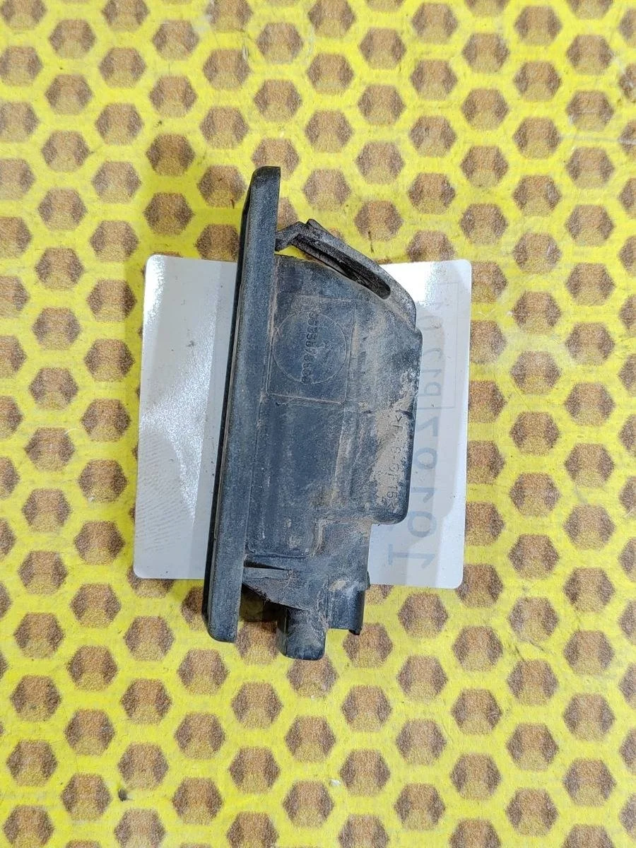 Подсветка номера Nissan Primera 2001-2004 26510AU300 P12 QG18DE, задняя