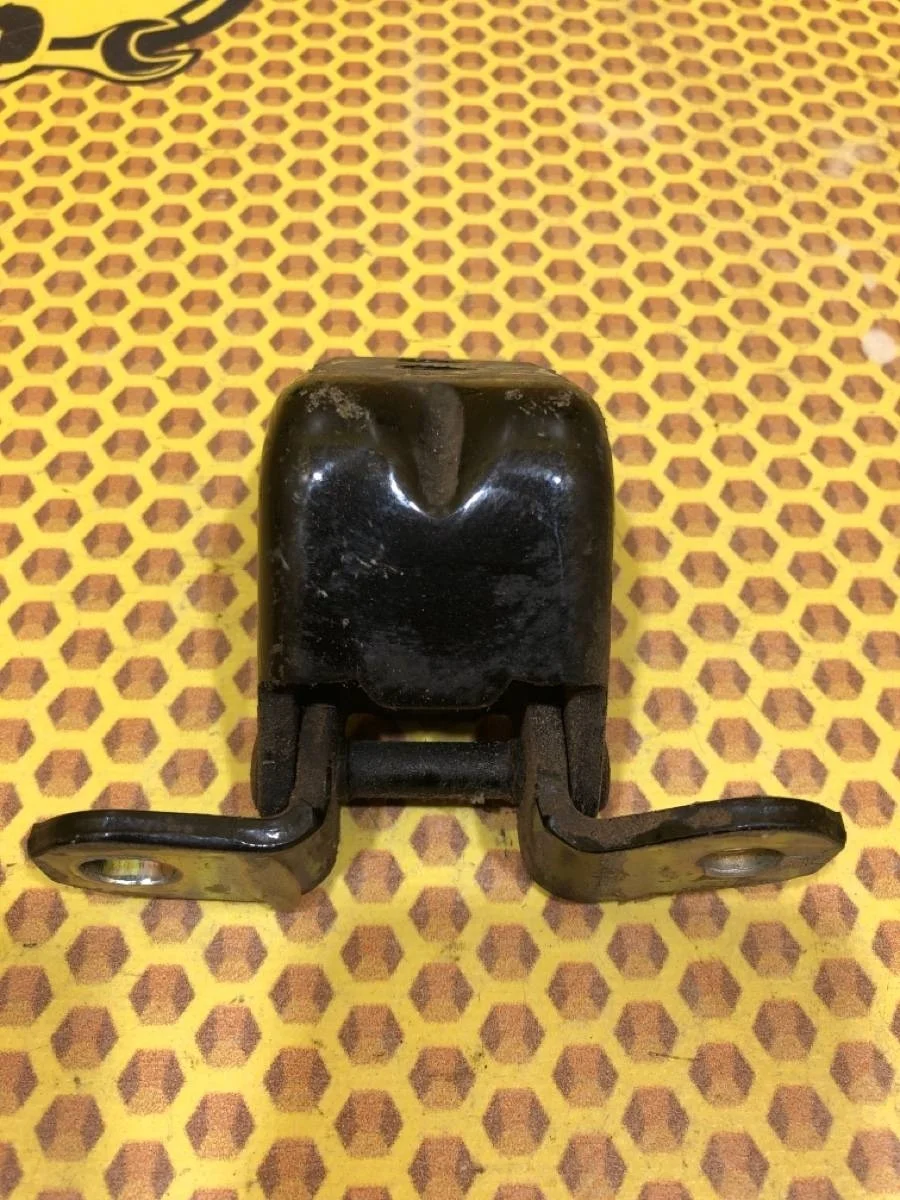 Петля двери Nissan Xtrail 2019 824214CL0A T32 MR20, задняя левая