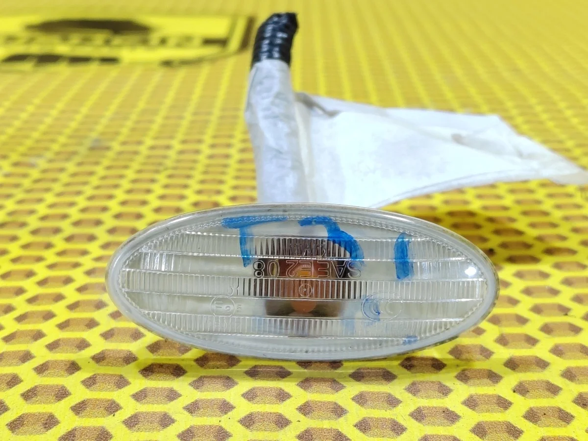 Повторитель в крыло Nissan Xtrail 2010 261608990A T31 M9R, передний левый