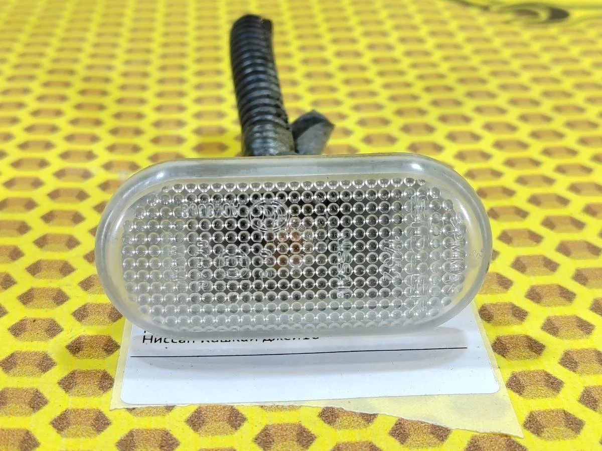 Повторитель поворота в крыло Nissan Qashqai 2008 26160AX00A J10E HR16DE, левый