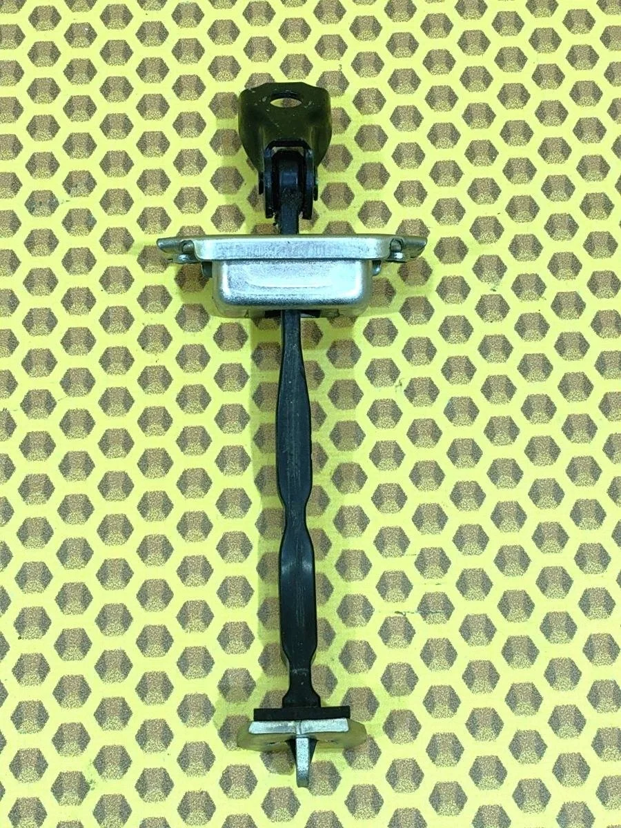 Ограничитель двери Nissan Qashqai 2014 824304EA0A J11 HRA2DDT, задний правый