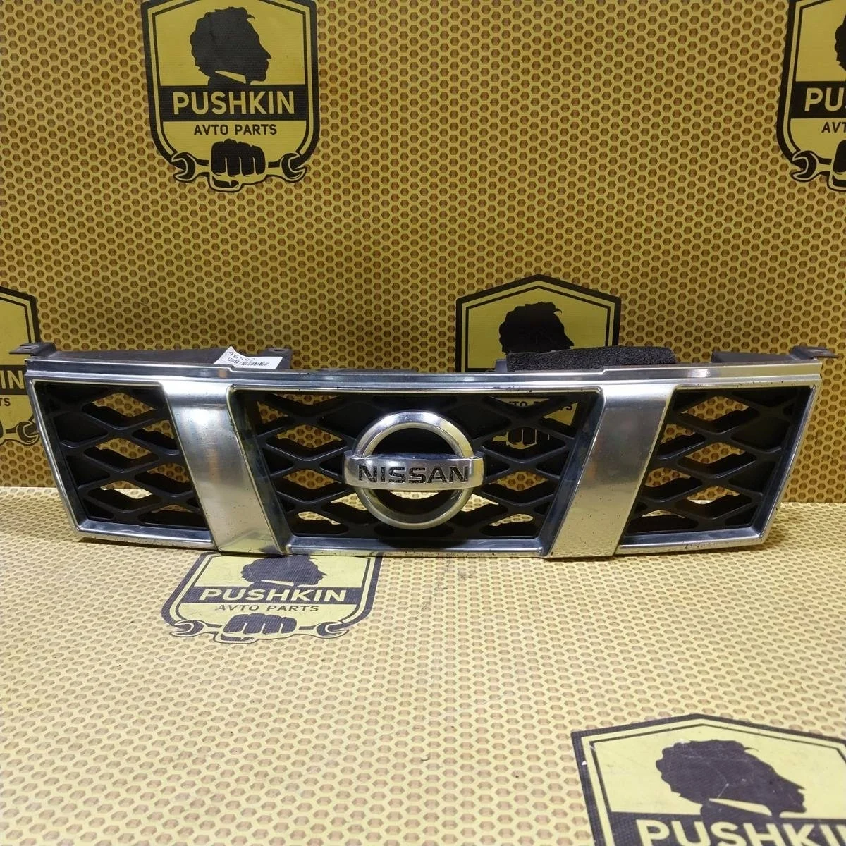 Решетка радиатора Nissan Xtrail 2009 62310JG40A T31 QR25DE