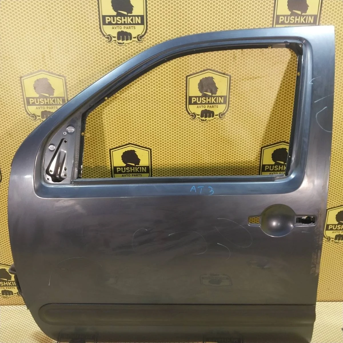 Дверь Nissan Navara 2008 80101EB330 D40 YD25DDT, передняя левая