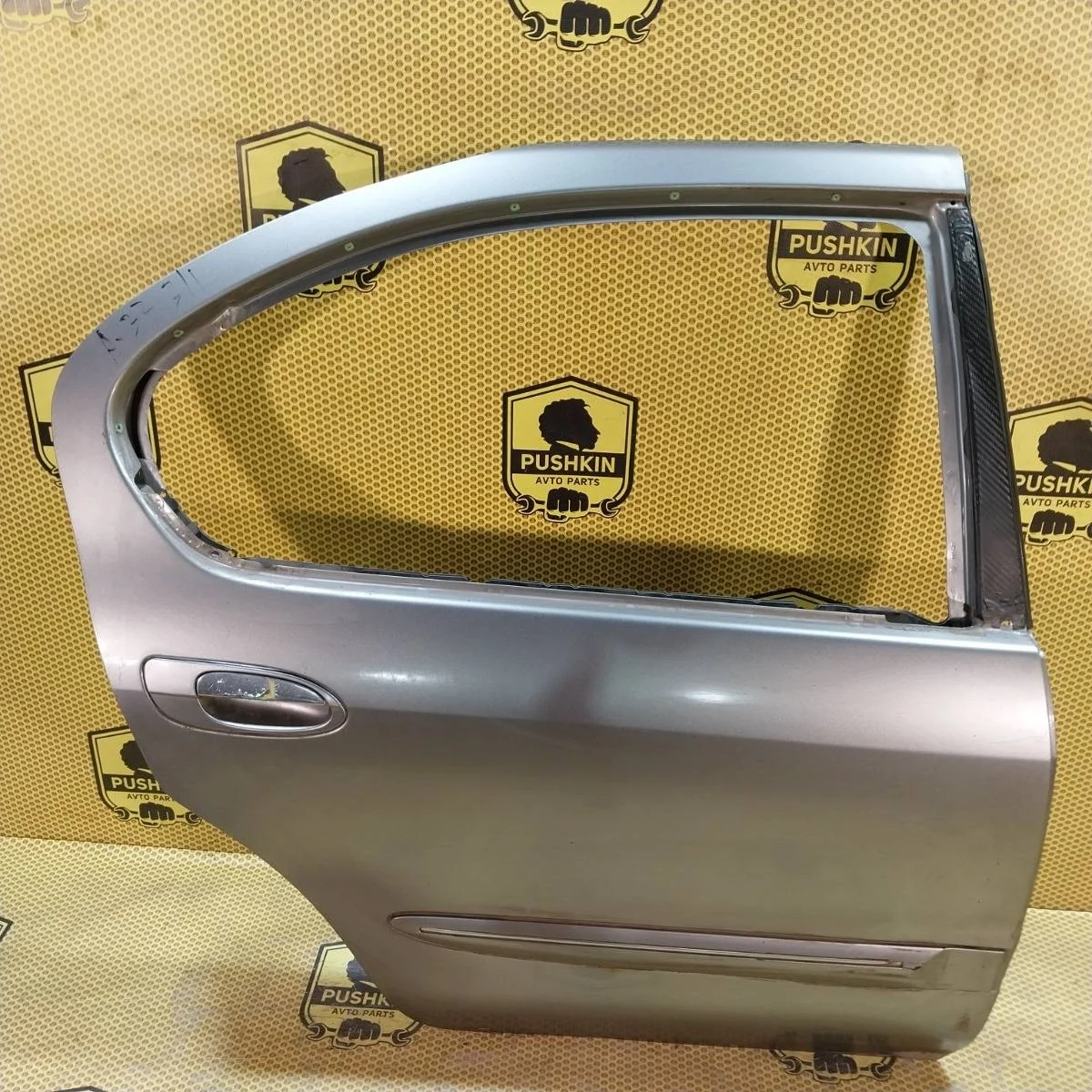 Дверь Nissan Maxima 2004 H210M3Y5MA A33 VQ30DE, задняя правая