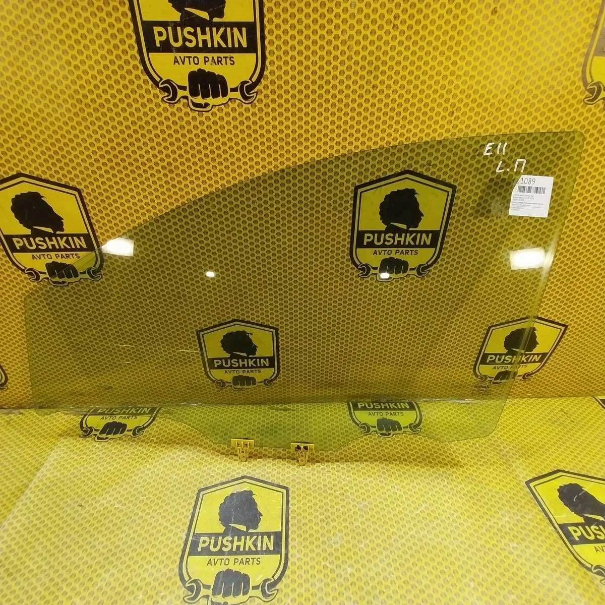 Стекло двери Nissan Note 2008 803019U000 E11 HR, переднее левое