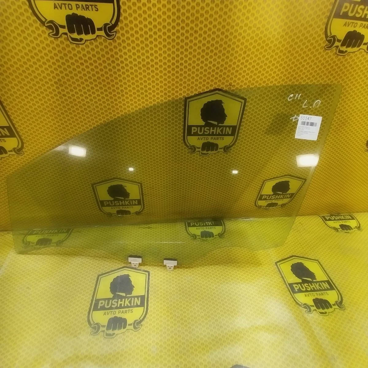 Стекло двери Nissan Tiida 2008 80301EL000 C11 HR, переднее левое