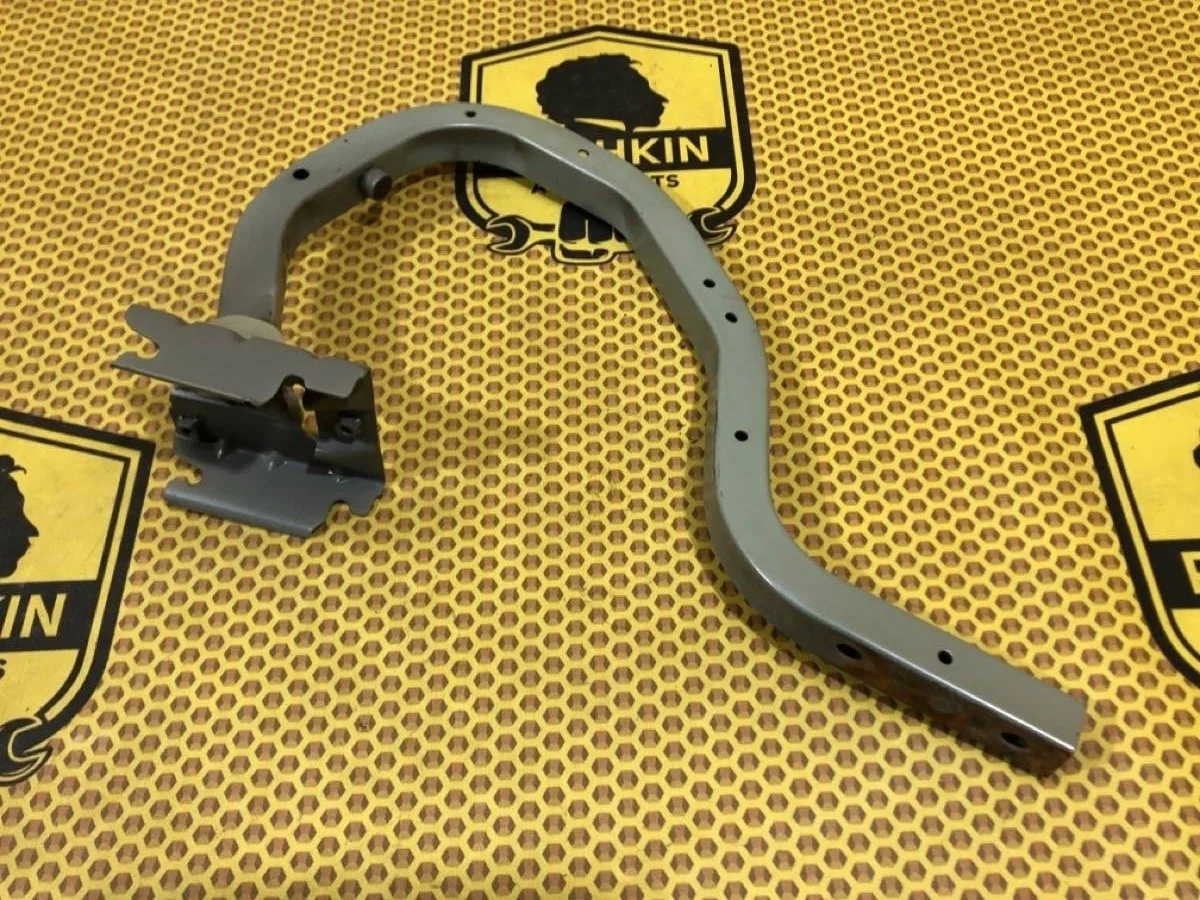 Петля багажника Nissan Almera 2006 8440095F0A B10 QG16DE