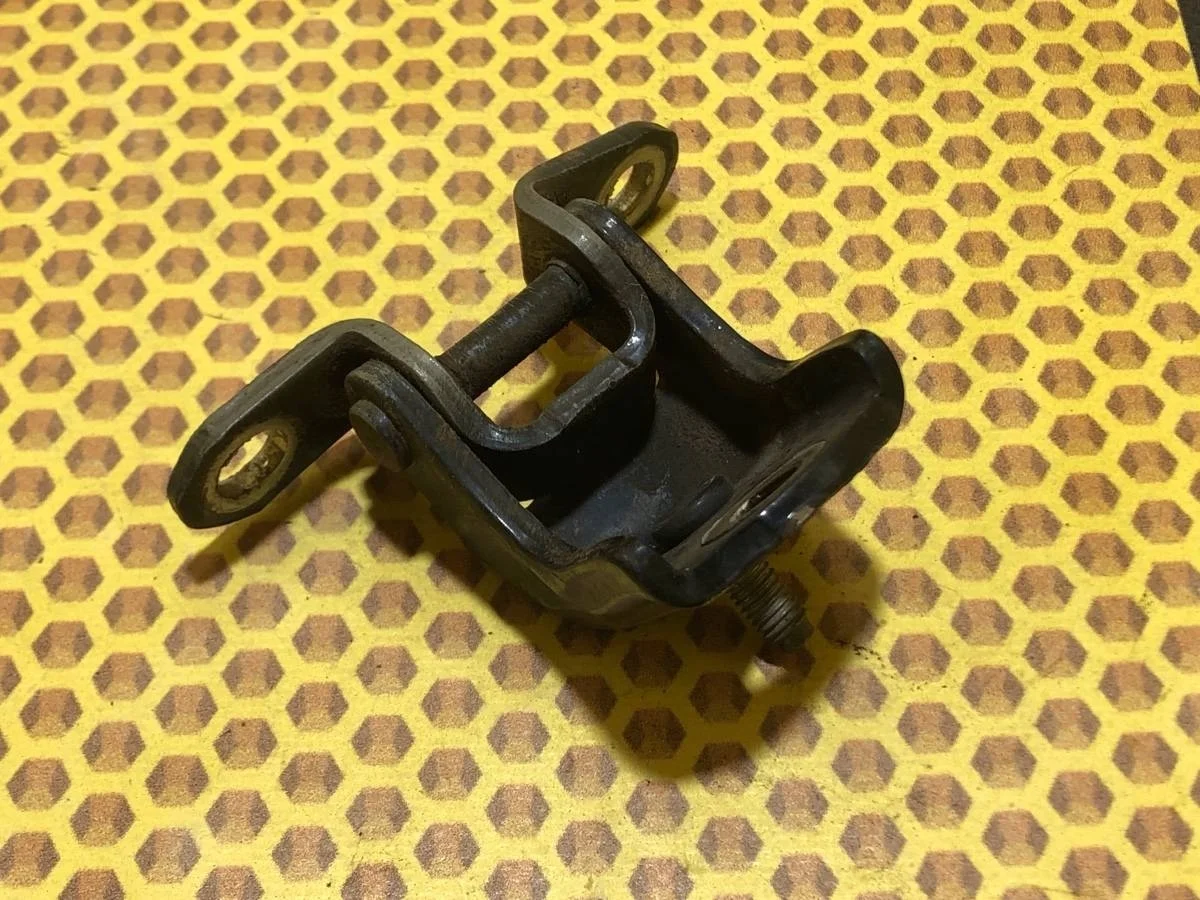 Петля двери Nissan Note 2011 824002F030 E11 HR16DE, задняя правая