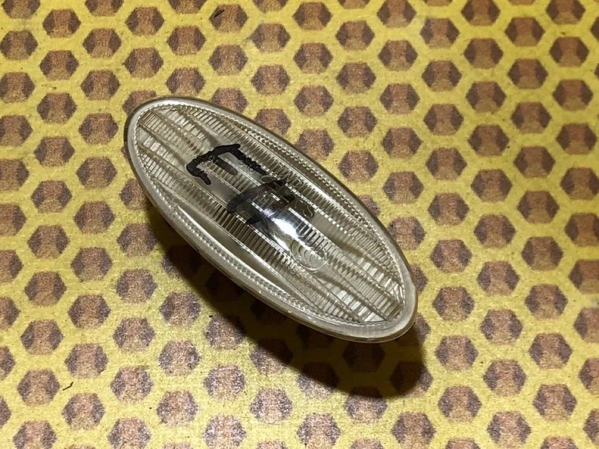 Поворотник в крыло Nissan Note 2011 261608990A E11 HR16DE