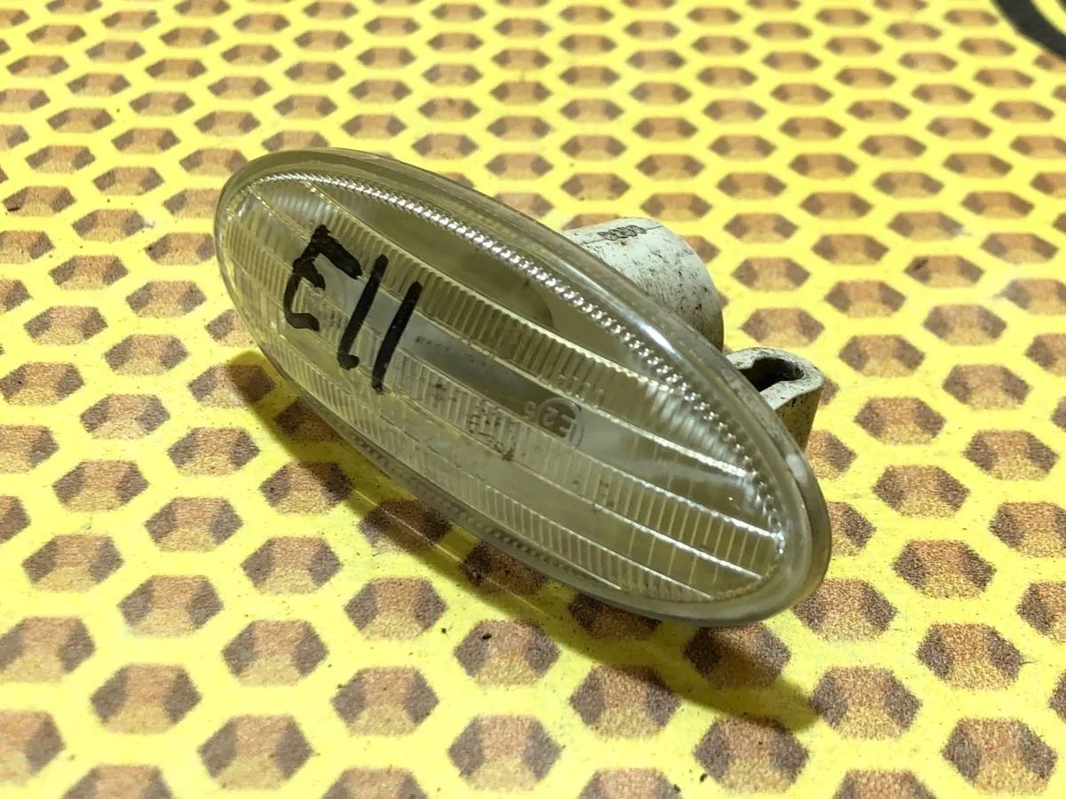 Поворотник в крыло Nissan Note 2011 261608990A E11 HR16DE