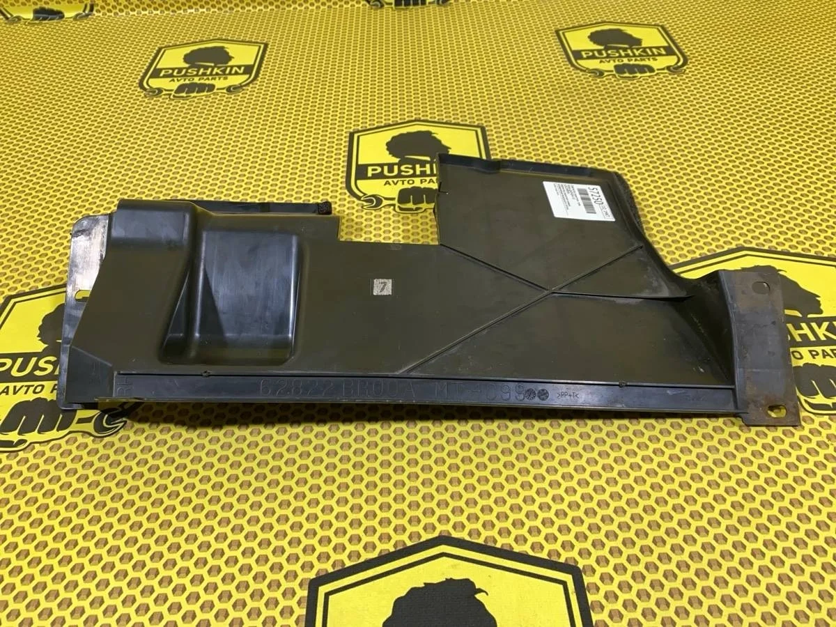 Дефлектор радиатора Nissan Qashqai 62822BR00A J10, правый