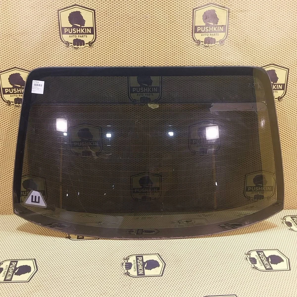 Стекло заднее Nissan Maxima 2005 797123Y570 A33, заднее