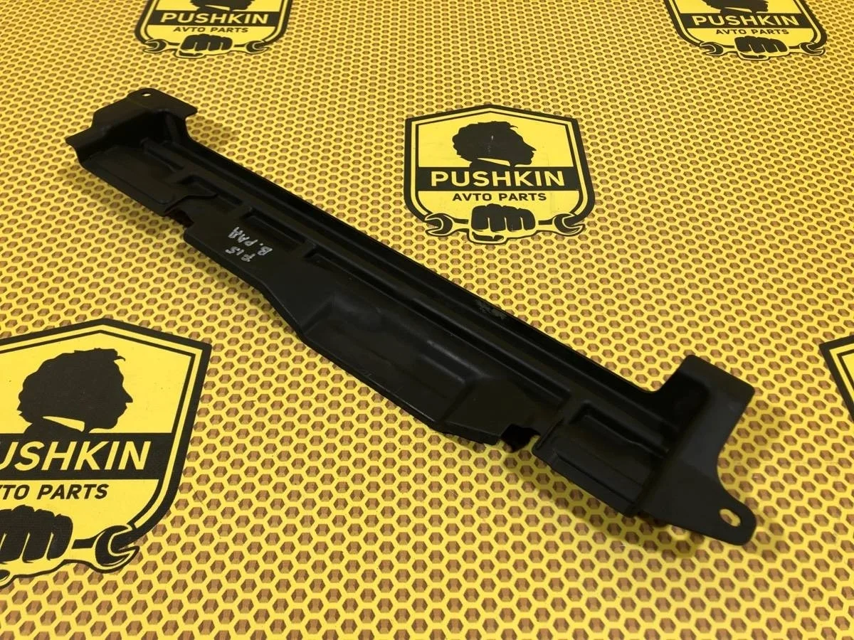 Дефлектор радиатора верхний Nissan Juke 2013 62820BA60A F15