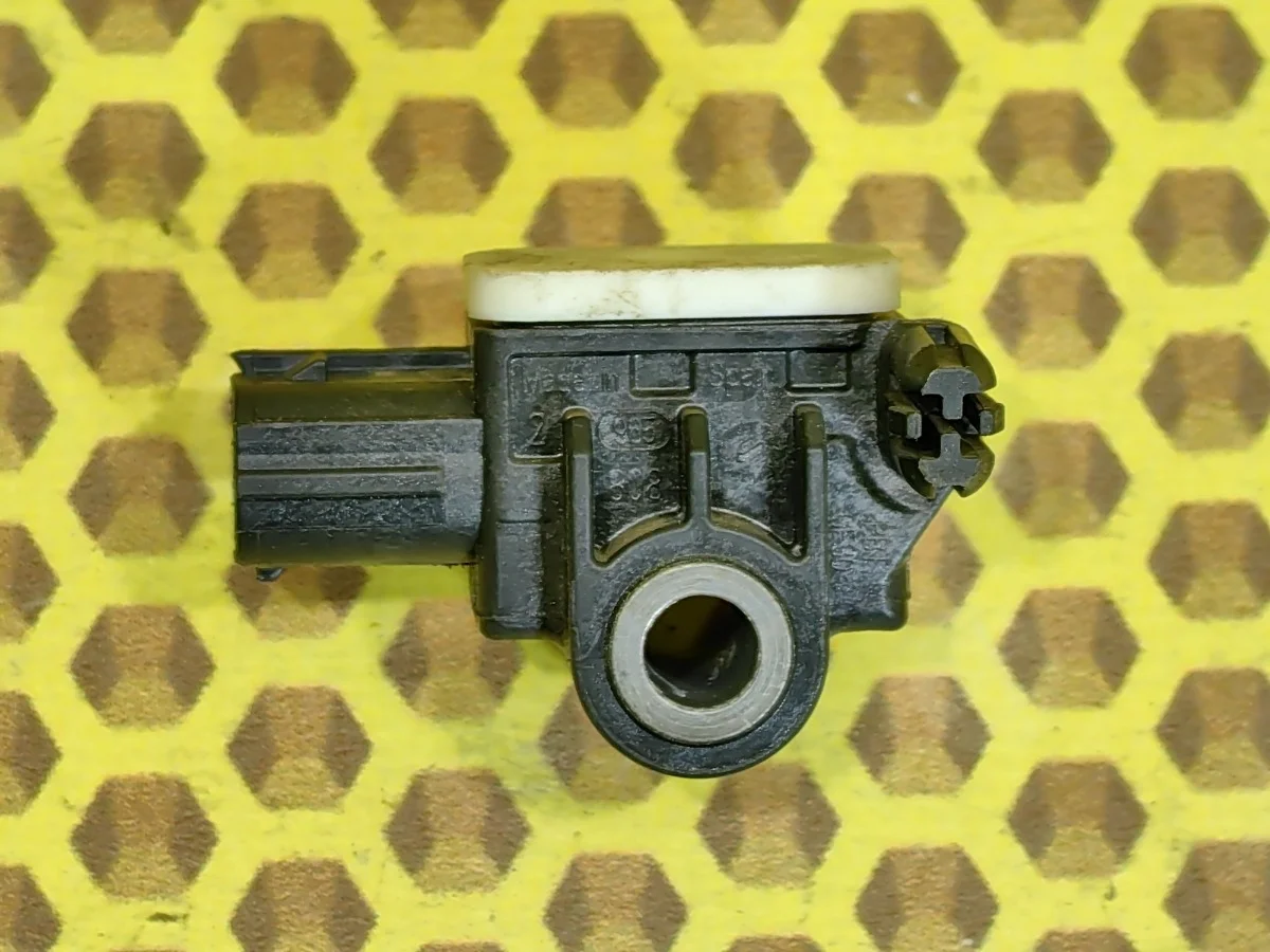 Датчик удара AIRBAG SRS Nissan Juke 2013 K88301EA0A F15 HR16DE