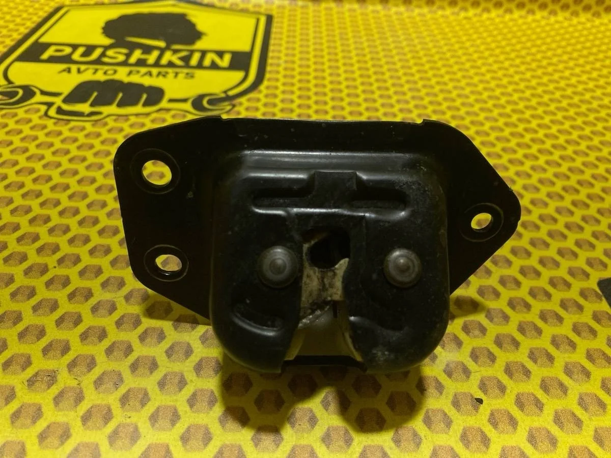 Замок багажника Nissan Juke 2013 90502EN00A F15 HR16DE