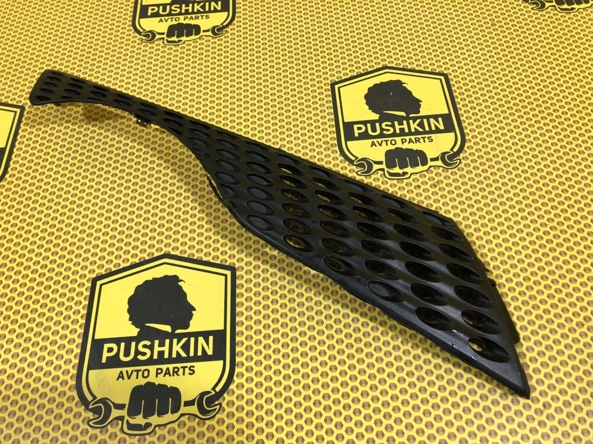 Решетка бампера Nissan Juke 2013 620741KA6A F15, передняя правая