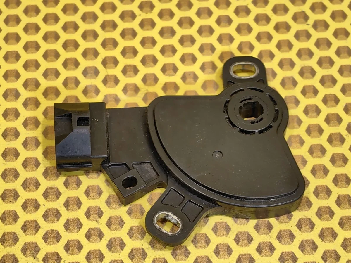 Датчик положения селектора АКПП Nissan Juke 2013 319181XK0A F15