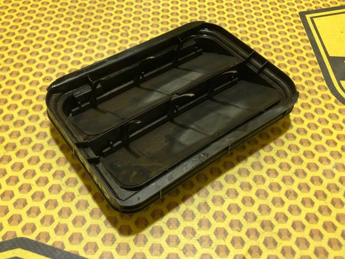 Решетка вентиляционная Nissan Almera G15 2013 7700800QAA G15RA K4M