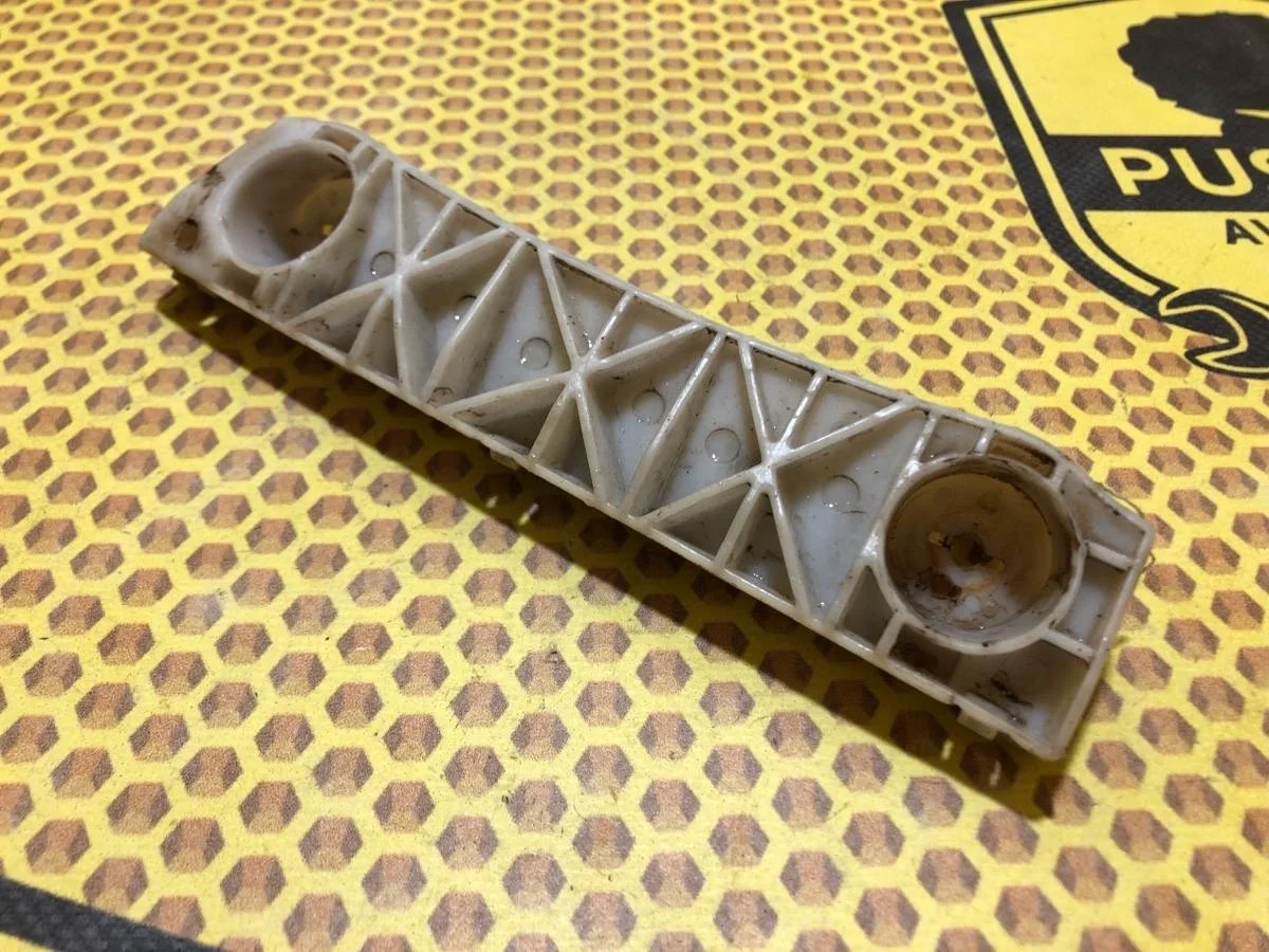 Кронштейн бампера Nissan Almera G15 2013 62222EW800 G15RA K4M, передний правый