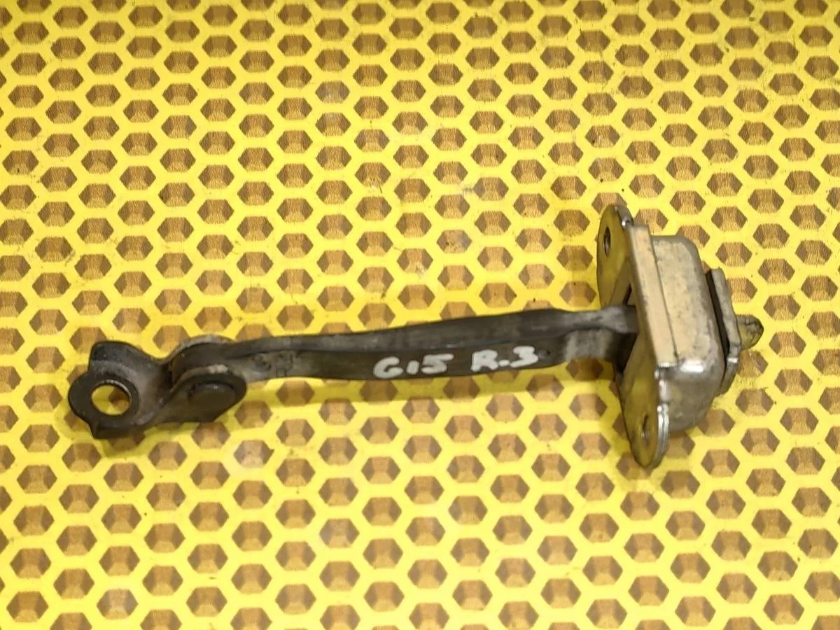 Ограничитель двери Nissan Almera G15 2013 82430EW000 G15RA K4M, задний