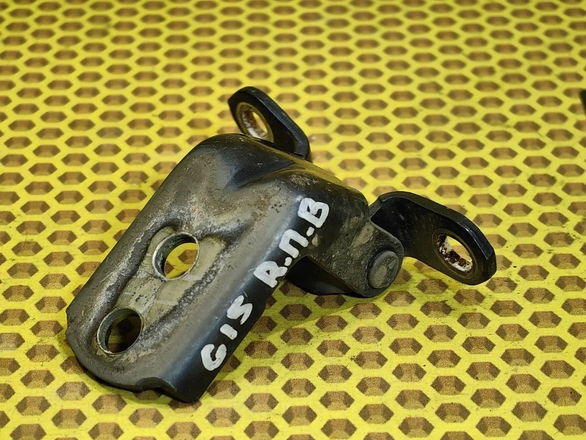 Петля двери Nissan Almera G15 2013 82421ED00B G15RA K4M