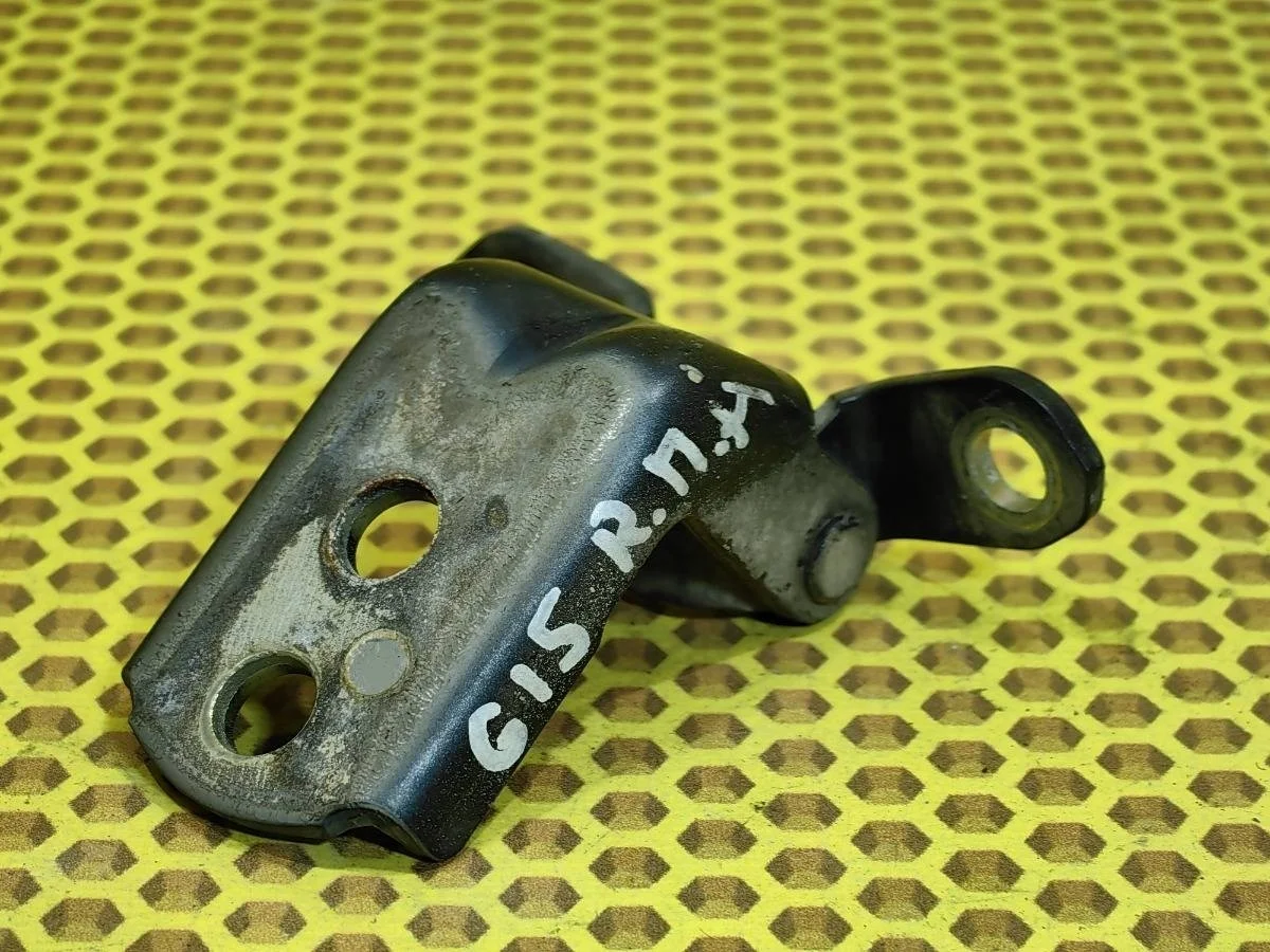 Петля двери Nissan Almera G15 2013 82420ED00B G15RA K4M