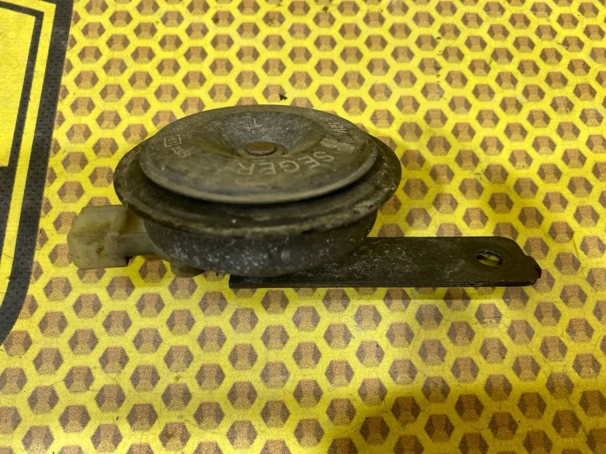 Сигнал звуковой клаксон Nissan Almera G15 2013 256204AA0B G15RA K4M