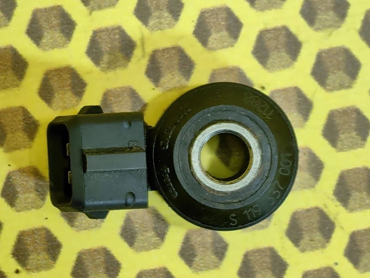 Датчик детонации Nissan Qashqai 2011 220607S000 J10 MR20DE