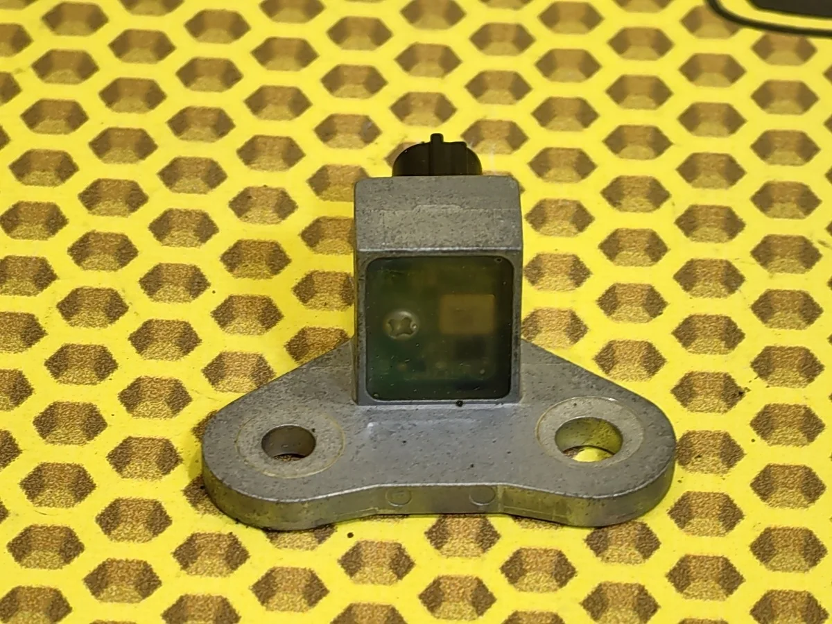 Датчик удара AIRBAG SRS Nissan QASHQAI 2011 985811GZ0A J10 MR20DE